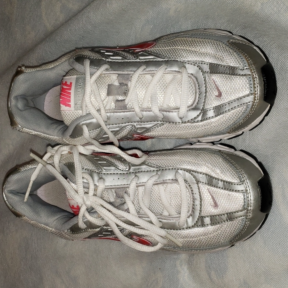 Flawed Nike Initiator 7.5